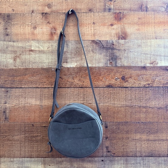 NWOT Portland Leather Almost Perfect Circle Large Crossbody Bag - Picture 2 of 10